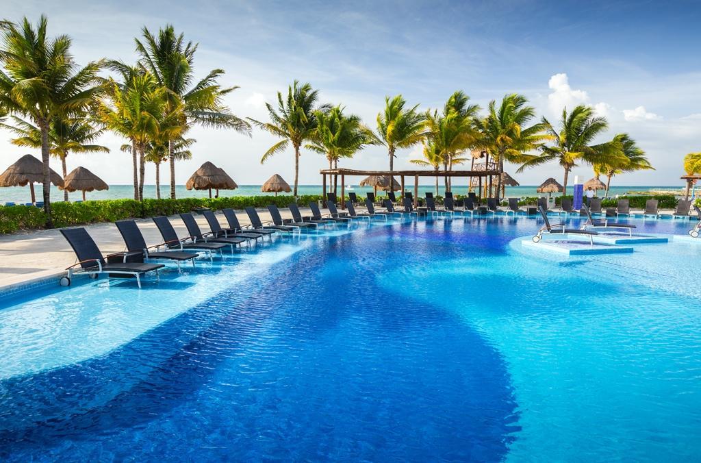 BlueBay Grand Esmeralda