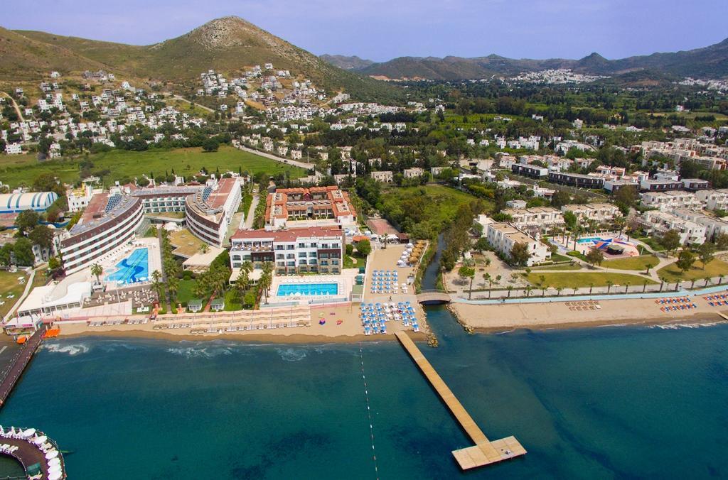Tiana Beach Resort