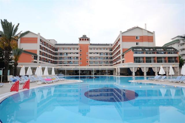 Insula Resort & Spa