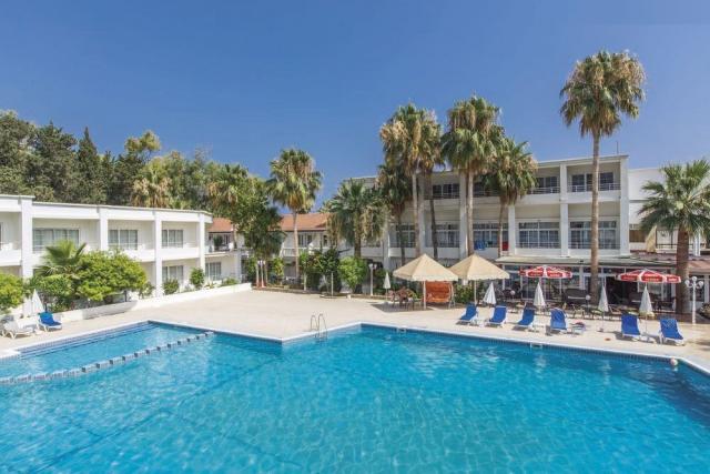 LA Hotel & Resort