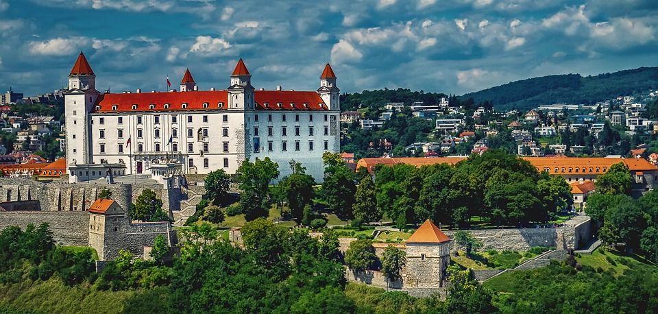Bratislava s platbou po Dunaji až k hradu Děvín