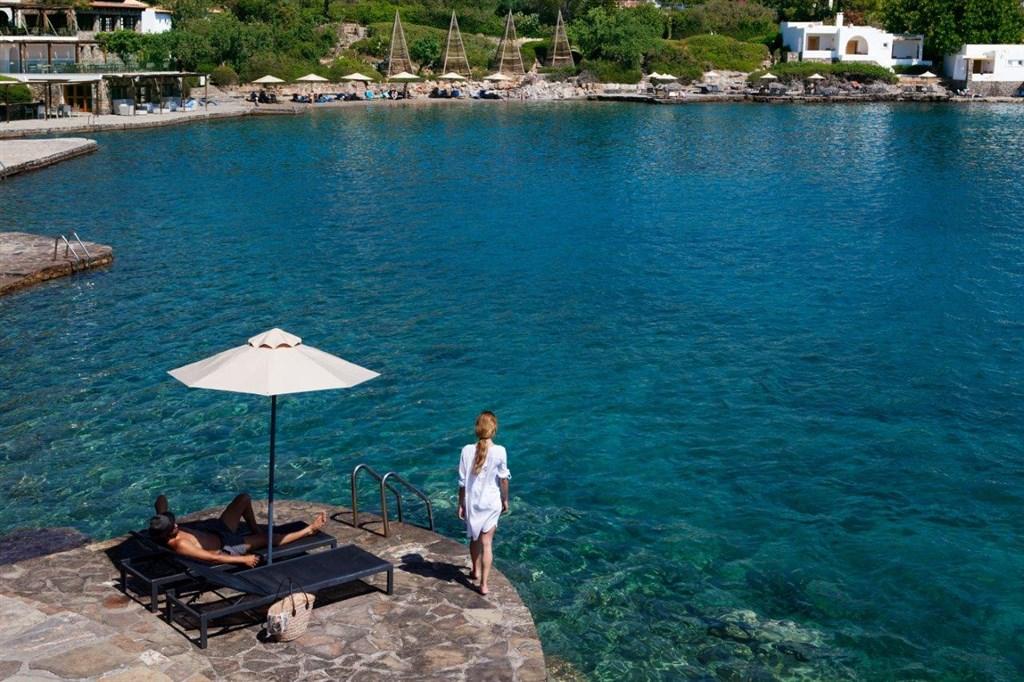 Minos Beach Art