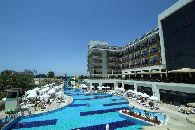 Glamour Resort