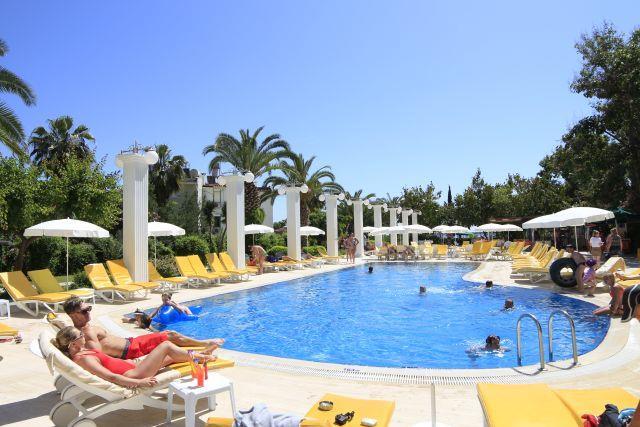 Club Aqua Plaza