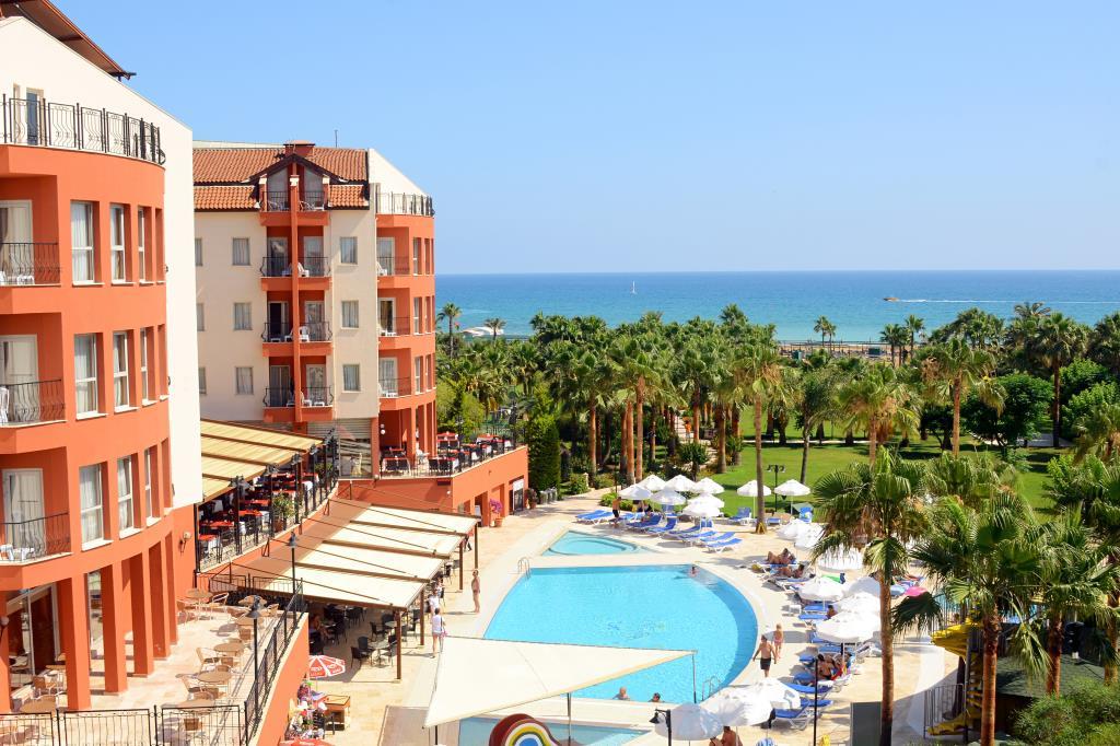 Royal Atlantis Beach