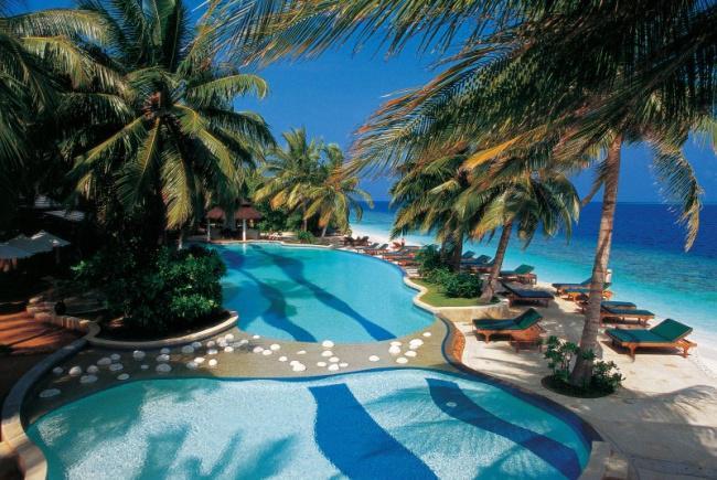 Royal Island Resort & Spa