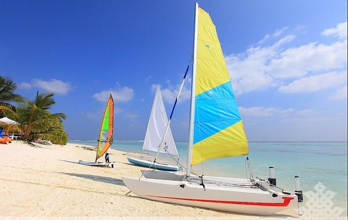Holiday Island Resort & Spa