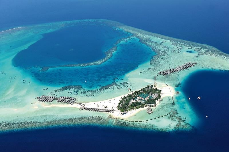 Constance Moofushi Resort