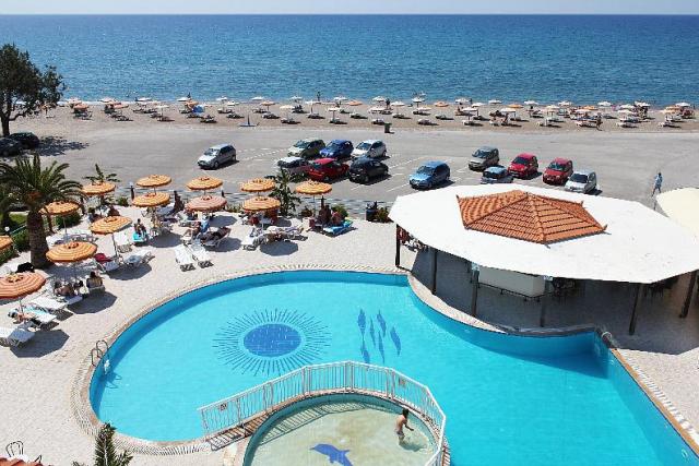 Kamari Beach