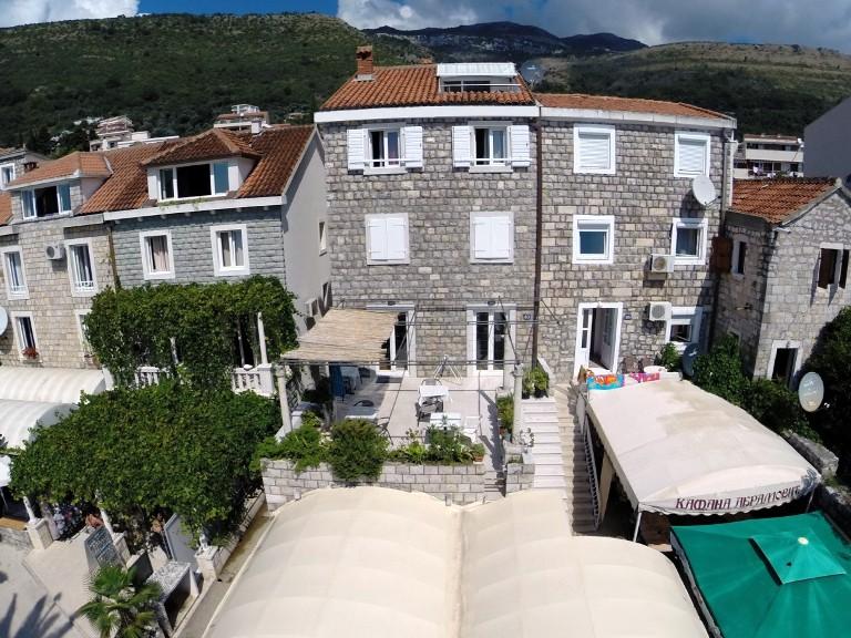 Villa More