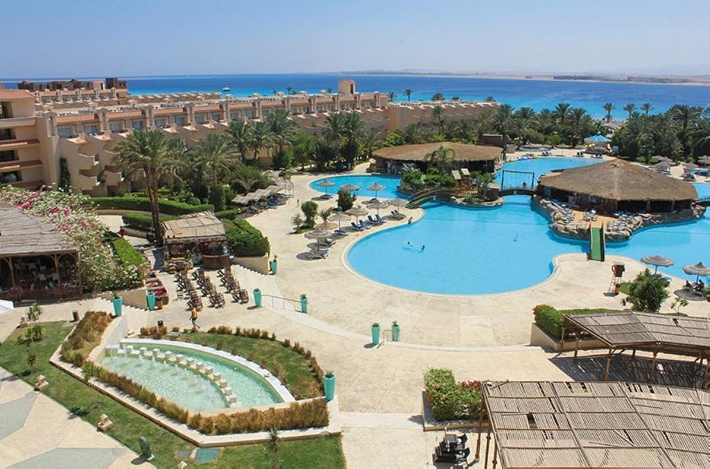 Pyramisa beach resort sahl. Пирамиса Египет. Дессоле Пирамиса Саль Хашиш. Пирамида Резорт Сахл Хашиш. Дю солей Сахл Хашиш Египет.