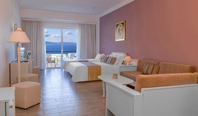 Kipriotis_Panorama_Junior_Suite_Superior-sea-view.jpg