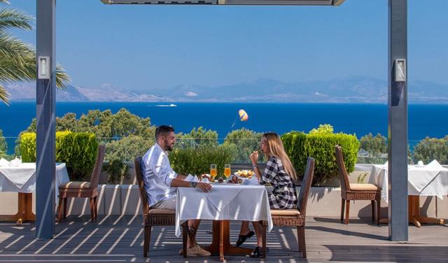 Kipriotis_Panorama-Ariadne-Restaurant---Terrace.jpg
