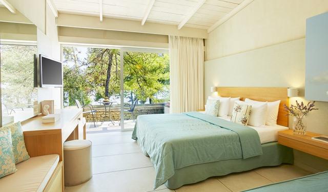 Deluxe-Room--Makryammos-18-1.jpg