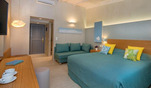 Deluxe-Room--Makryammos-double-room-03.jpg