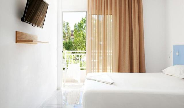 Avra-Beach (24).jpg
