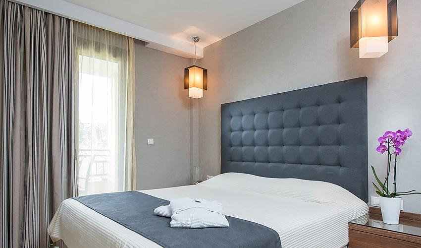 hotel-atrium-room-201-01.jpg