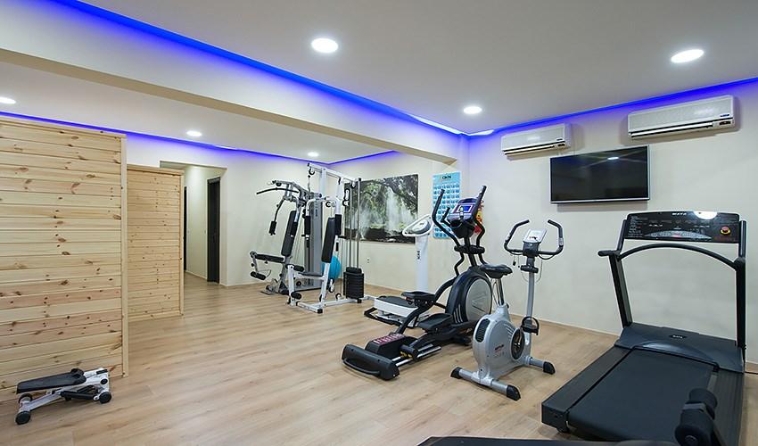 hotel-atrium-gym-01.jpg