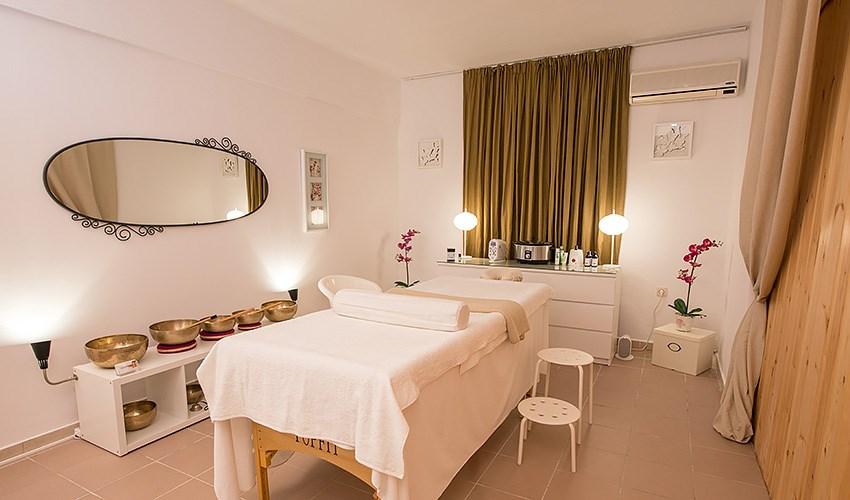 hotel-atrium-massage-02.jpg