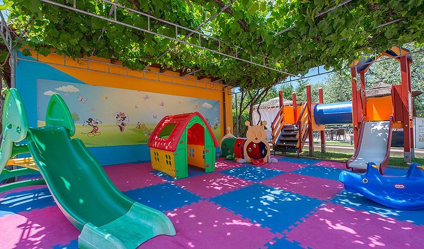 hotel-atrium-playground-02.jpg