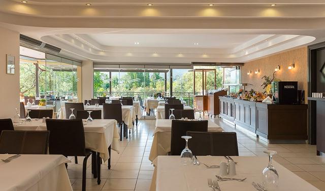 hotel-atrium-dinner-04.jpg