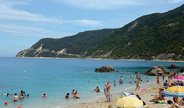 Lefkda-Agios-Nikitas-plaz1.jpg