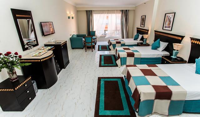 Family-room-12.jpg
