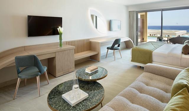 Junior-Suite-Swim-Up-Sea-View-(3).jpg