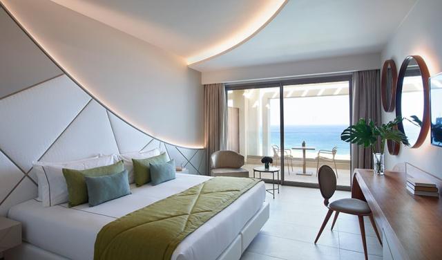 Deluxe-Room-Sea-View-(1).jpg