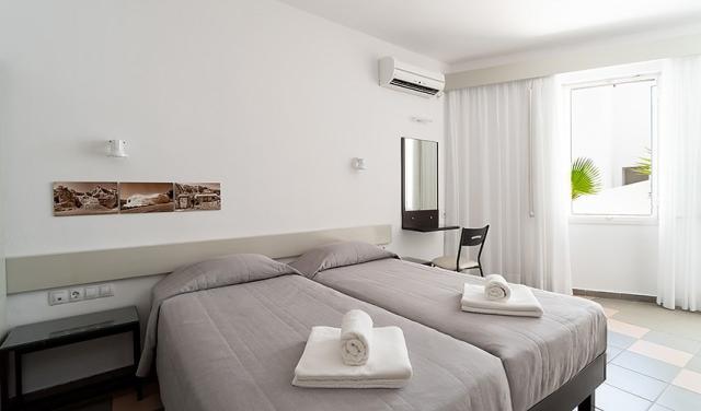 Hotel-Kamari-Beach-12.jpg