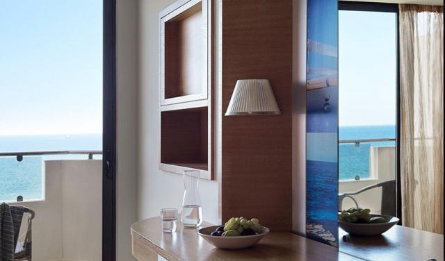 double-room-sea-view-roomsgallery1950x1300-(2).jpg