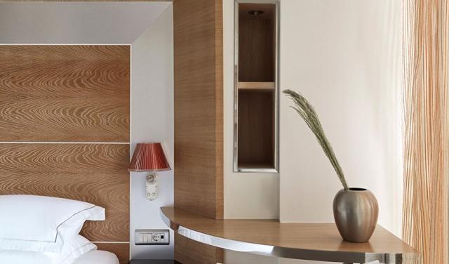 double-room-sea-view-roomsgallery1950x1300-(3).jpg