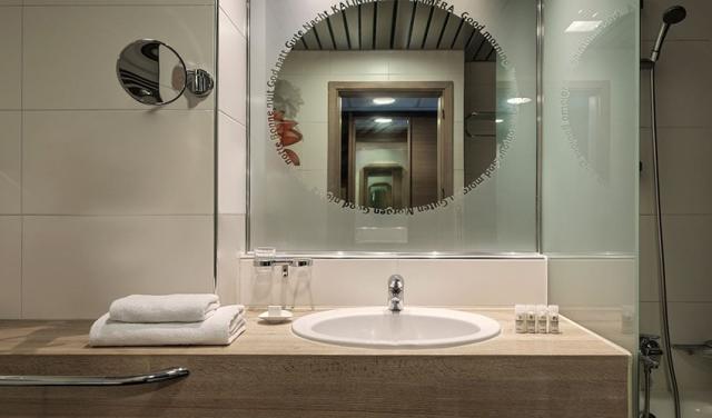double-room-sea-view-roomsgallery1950x1300-(5).jpg