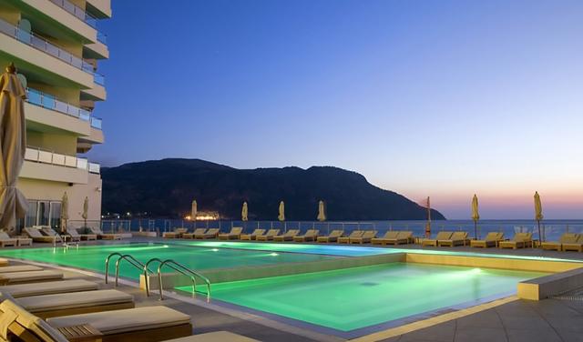 Konstantinos-Palace-2.jpg