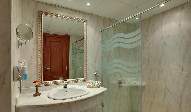 25-room_bath.jpg