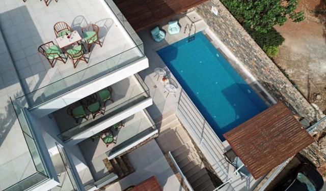 asteri-suites-3.jpg