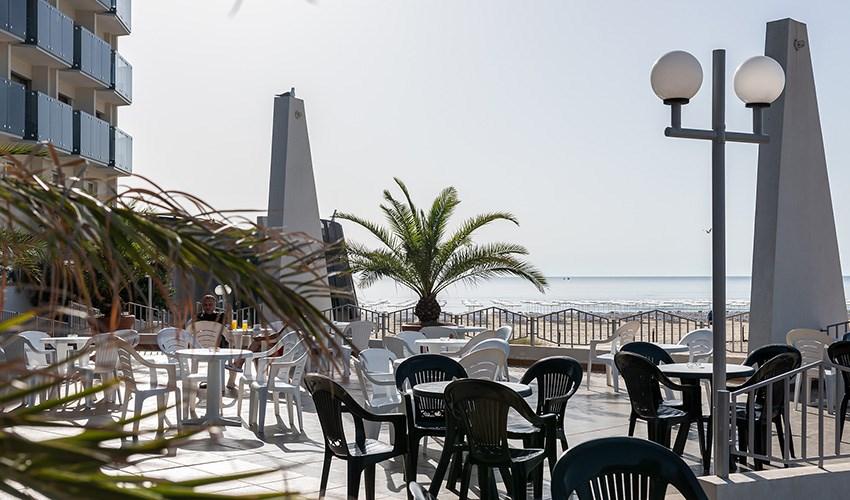 Burgas-Beach-Hotel-10.jpg