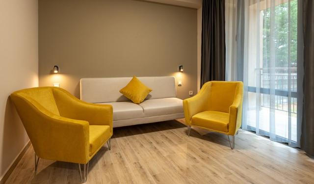 Nelly-Queen-Park-apartment-6.jpg