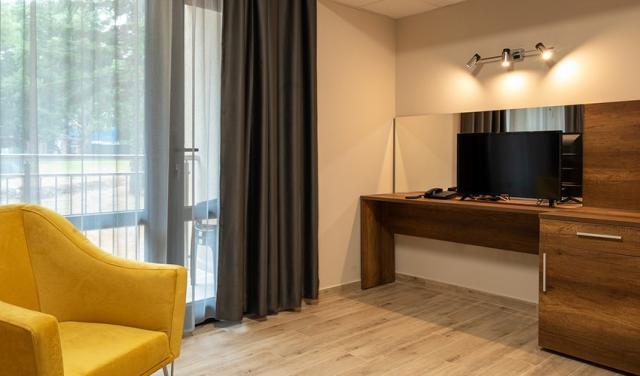 Nelly-Queen-Park-apartment-8.jpg