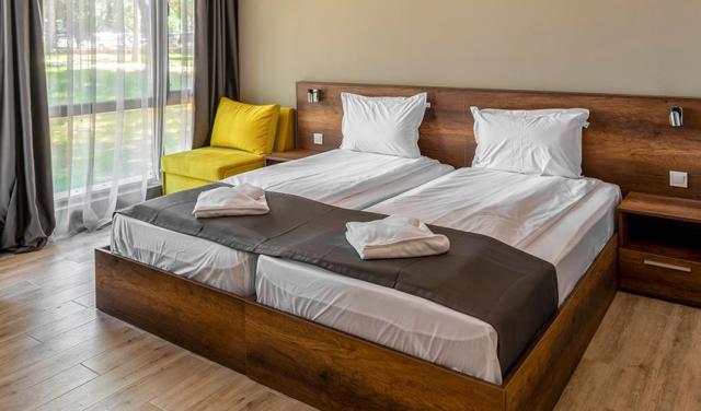 Nelly-Queen-Park-double-room-1.jpg