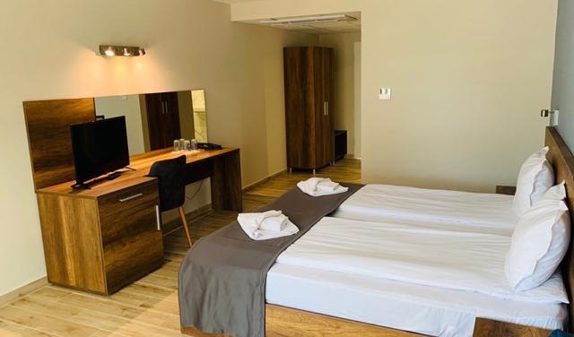 Nelly-Queen-Park-double-room-6.jpg