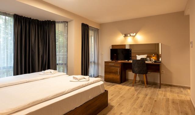 Nelly-Queen-Park-family-room-3.jpg