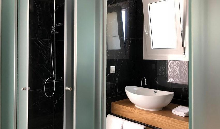 Theros-Stylish-Suites-13.jpg