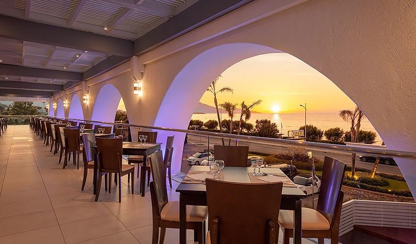 Oceanis-Beach-Hotel-18.jpg