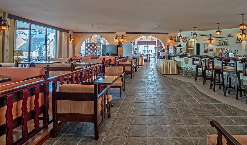 lefkoniko-Beach-Hotel-17.jpg