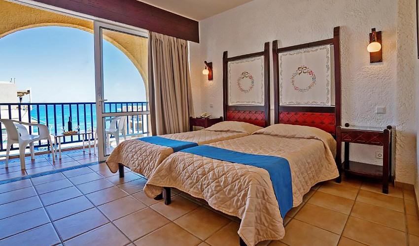 lefkoniko-Beach-Hotel-11.jpg