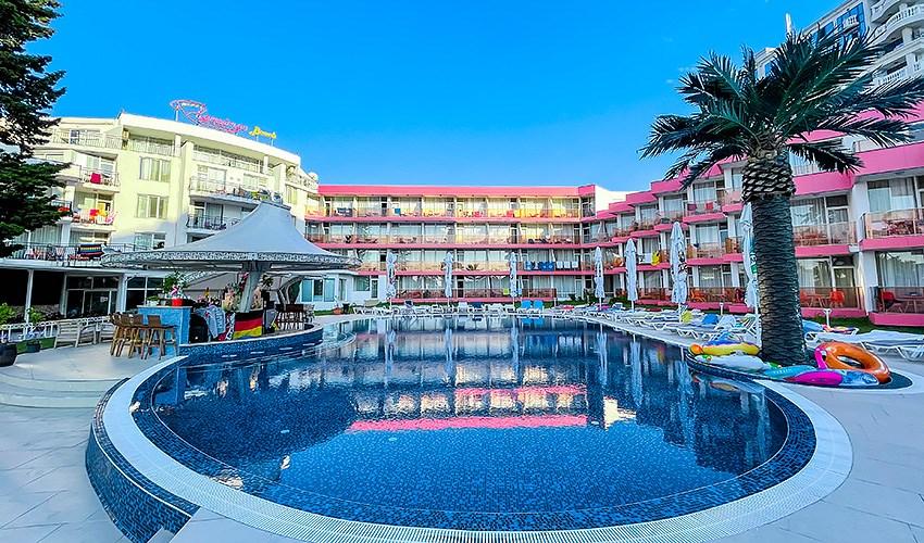 Flamingo-beach-hotel-2.jpg