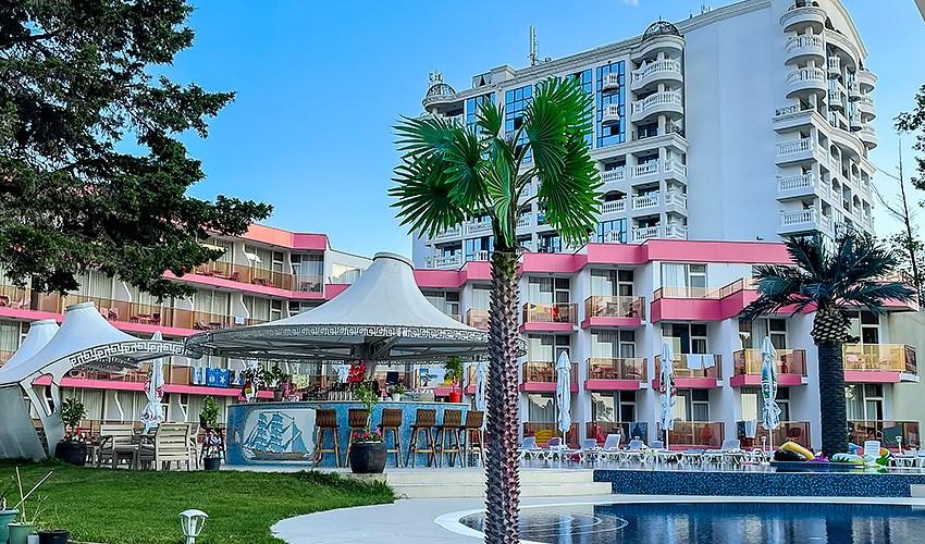Flamingo-beach-hotel-1.jpg