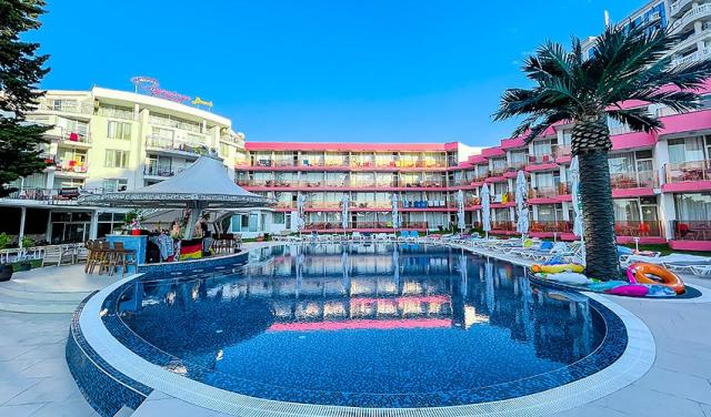 Flamingo-beach-hotel-2.jpg