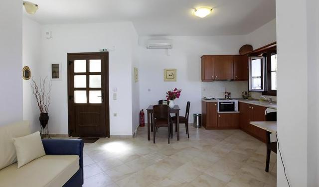 Aparthotel-Villa-Platanaki-11.jpg